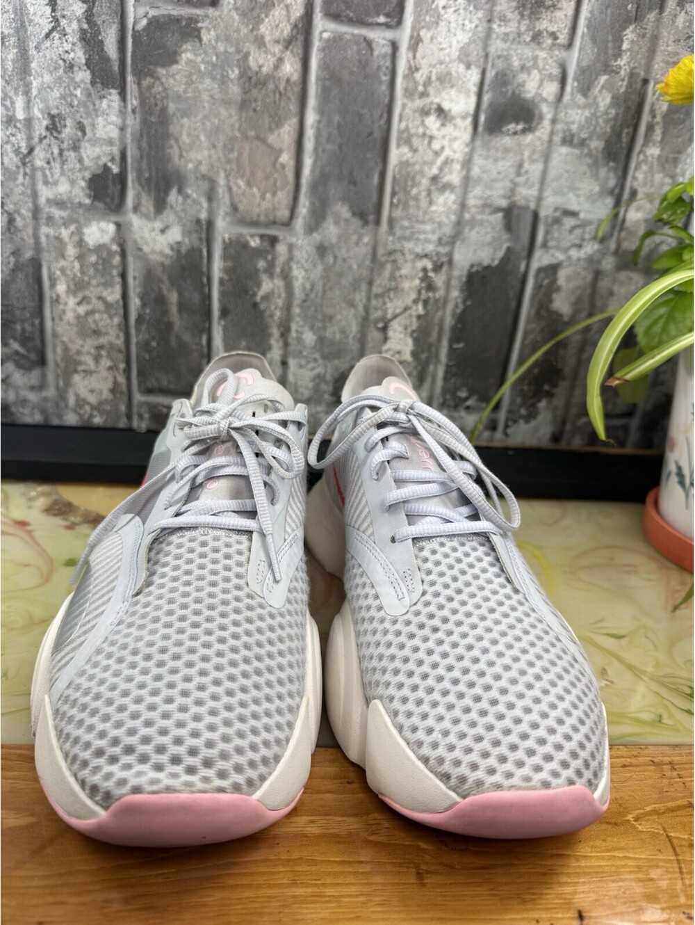 Nike SuperRep Go Gray/Red/Pink Low Top Men's Sneaker CJ0860-006 - Picture 3 of 10
